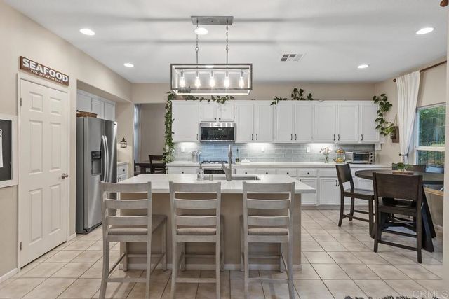 3297 Meadow Crest Place, Escondido, CA 92027