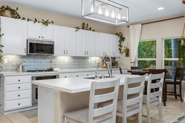 3297 Meadow Crest Place, Escondido, CA 92027