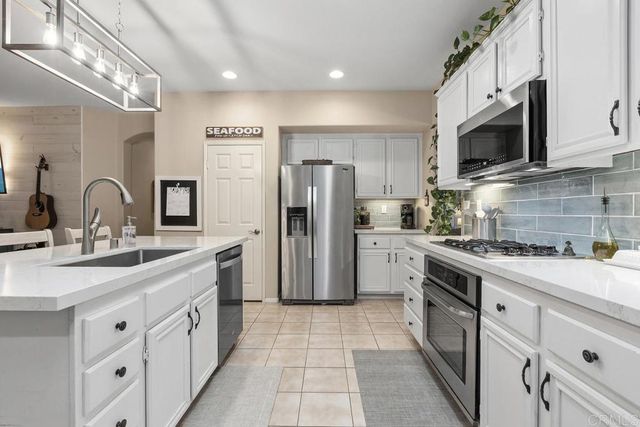 3297 Meadow Crest Place, Escondido, CA 92027