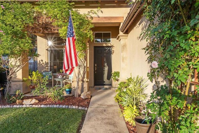 3297 Meadow Crest Place, Escondido, CA 92027