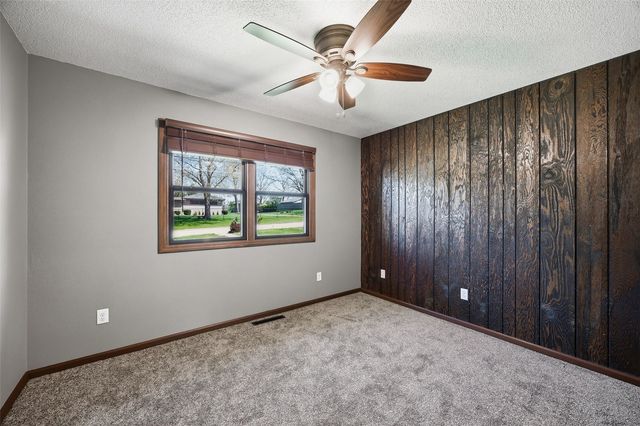 6401 Hickory Boulevard SE, Cedar Rapids, IA 52403