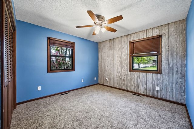 6401 Hickory Boulevard SE, Cedar Rapids, IA 52403