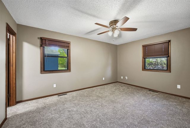 6401 Hickory Boulevard SE, Cedar Rapids, IA 52403