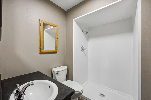 6401 Hickory Boulevard SE, Cedar Rapids, IA 52403