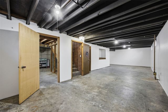 6401 Hickory Boulevard SE, Cedar Rapids, IA 52403