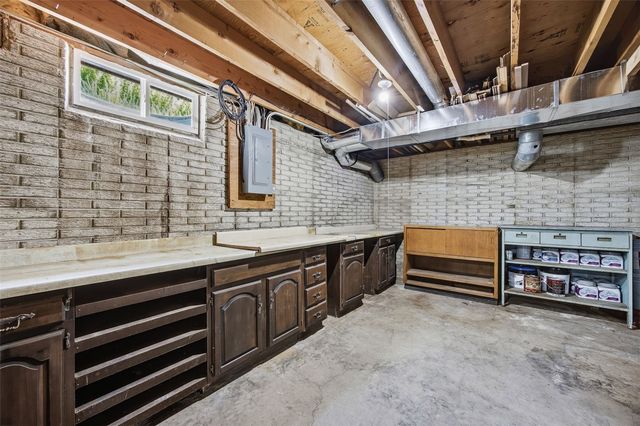 6401 Hickory Boulevard SE, Cedar Rapids, IA 52403