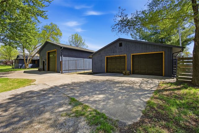 6401 Hickory Boulevard SE, Cedar Rapids, IA 52403