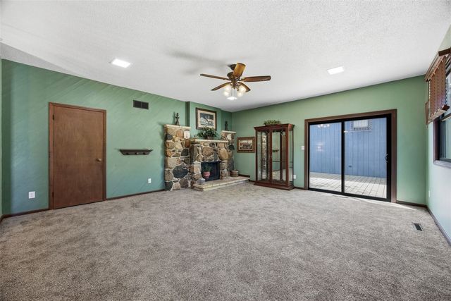 6401 Hickory Boulevard SE, Cedar Rapids, IA 52403