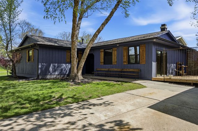 6401 Hickory Boulevard SE, Cedar Rapids, IA 52403