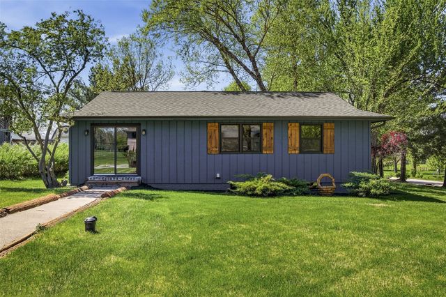 6401 Hickory Boulevard SE, Cedar Rapids, IA 52403