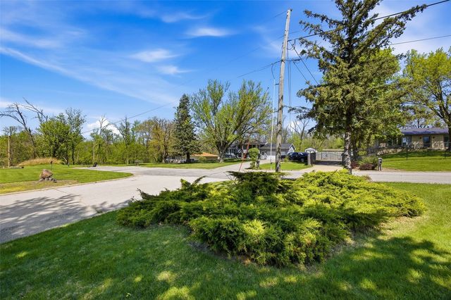 6401 Hickory Boulevard SE, Cedar Rapids, IA 52403