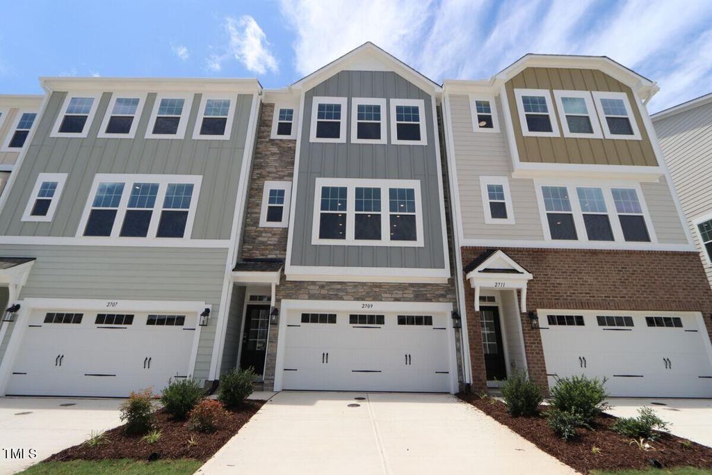 2709 Hunter Woods Drive #560, Apex, NC 27502
