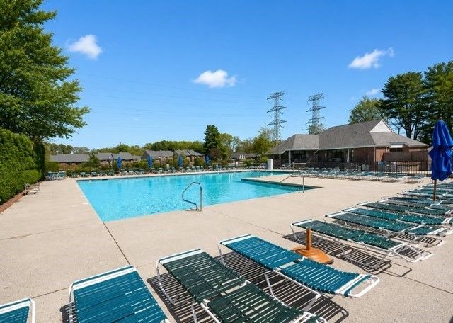 167 Greenbrook Dr 167, Stoughton, MA 02072