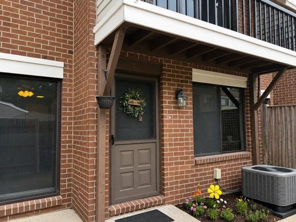 167 Greenbrook Dr 167, Stoughton, MA 02072