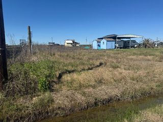 1455 Mabry Street, Gilchrist, TX 77617