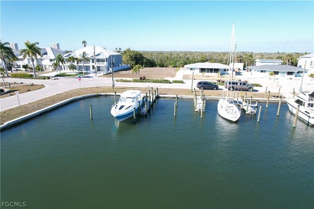 12110 Siesta DR, Fort Myers Beach, FL 33931