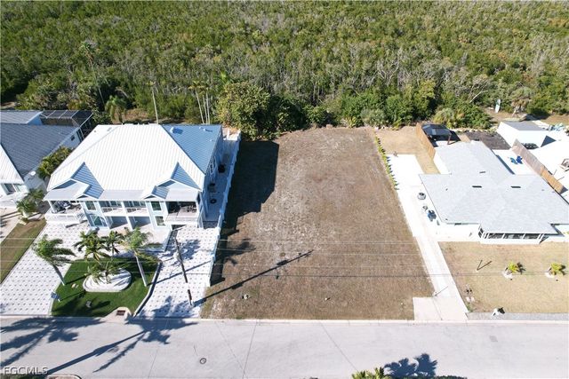 12110 Siesta DR, Fort Myers Beach, FL 33931