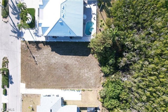 12110 Siesta DR, Fort Myers Beach, FL 33931