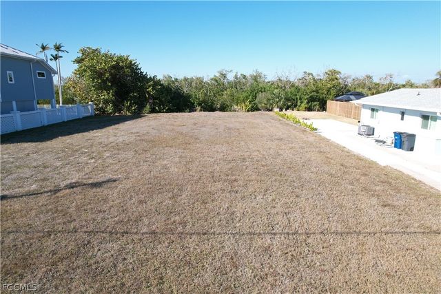 12110 Siesta DR, Fort Myers Beach, FL 33931