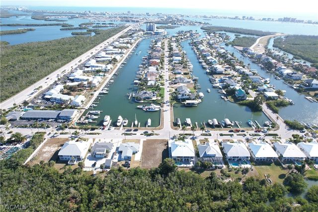 12110 Siesta DR, Fort Myers Beach, FL 33931