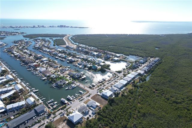 12110 Siesta DR, Fort Myers Beach, FL 33931