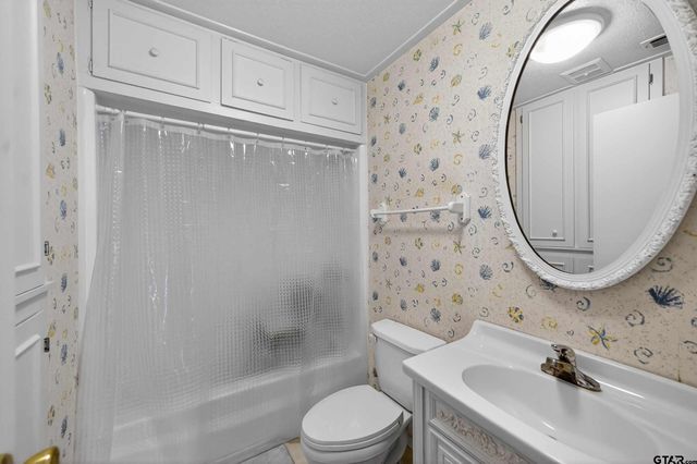 520 Hideaway Ln E, Hideaway, TX 75771