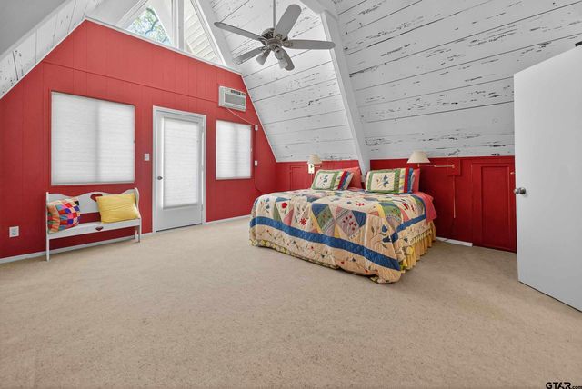 520 Hideaway Ln E, Hideaway, TX 75771