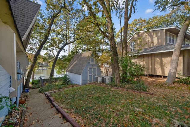 520 Hideaway Ln E, Hideaway, TX 75771