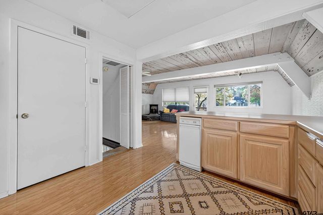 520 Hideaway Ln E, Hideaway, TX 75771