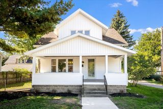 424 Van Raalte Avenue, Holland, MI 49423