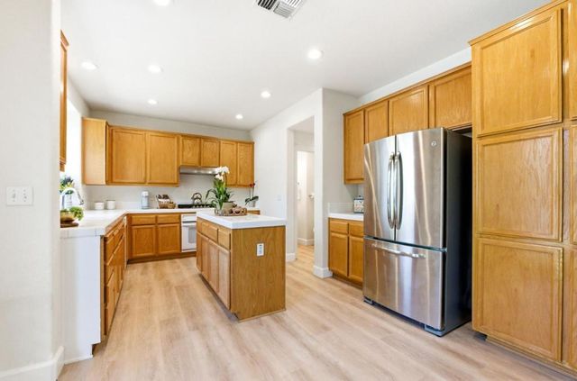 166 Kensington Circle, Hercules, CA 94547