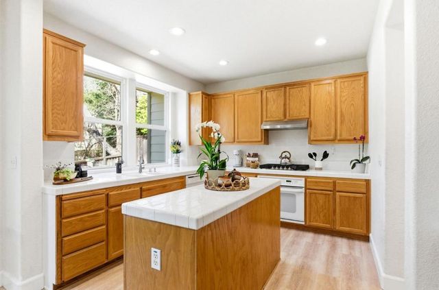 166 Kensington Circle, Hercules, CA 94547