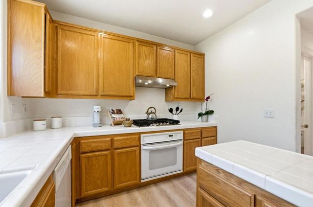 166 Kensington Circle, Hercules, CA 94547