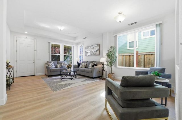 166 Kensington Circle, Hercules, CA 94547