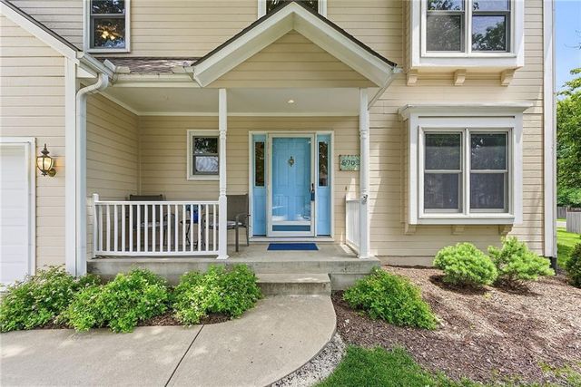 6702 W 156th Terrace, Overland Park, KS 66223