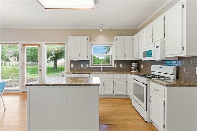 6702 W 156th Terrace, Overland Park, KS 66223