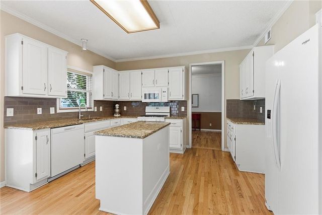 6702 W 156th Terrace, Overland Park, KS 66223