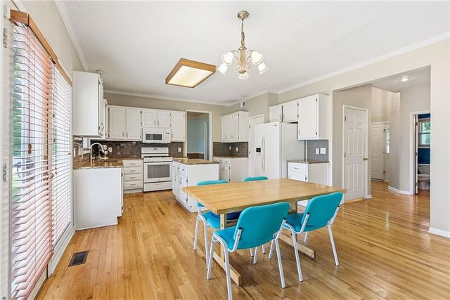 6702 W 156th Terrace, Overland Park, KS 66223