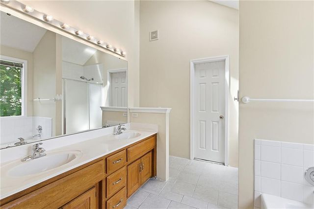 6702 W 156th Terrace, Overland Park, KS 66223