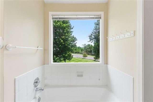 6702 W 156th Terrace, Overland Park, KS 66223