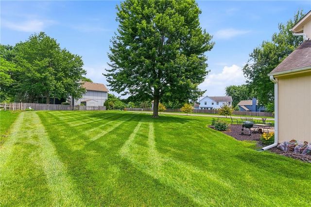 6702 W 156th Terrace, Overland Park, KS 66223
