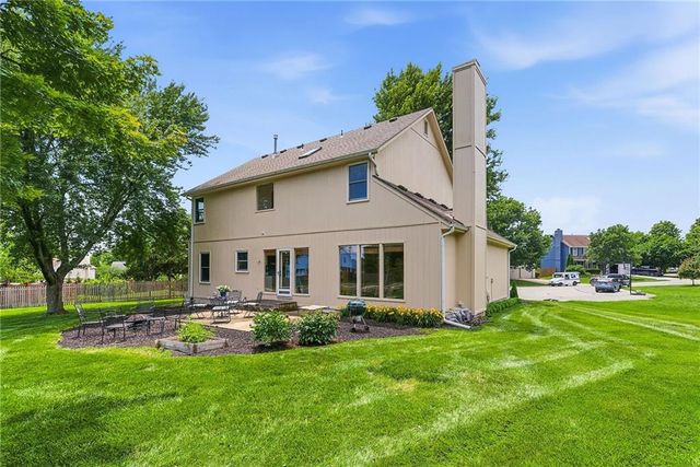 6702 W 156th Terrace, Overland Park, KS 66223