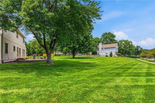6702 W 156th Terrace, Overland Park, KS 66223