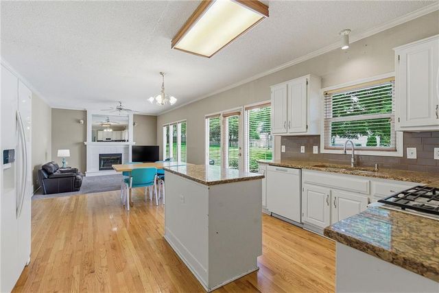 6702 W 156th Terrace, Overland Park, KS 66223