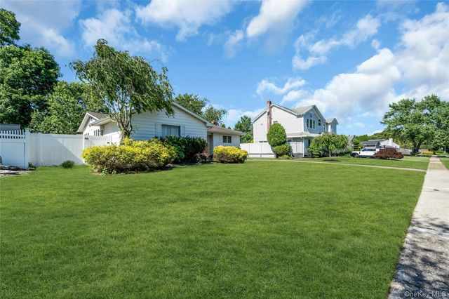 33 Cameo Road, Commack, NY 11725