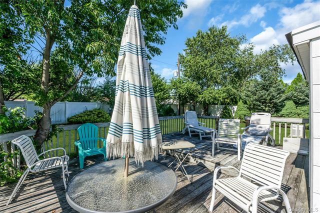 33 Cameo Road, Commack, NY 11725
