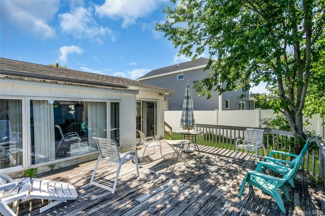 33 Cameo Road, Commack, NY 11725