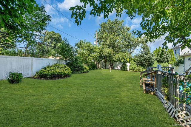 33 Cameo Road, Commack, NY 11725