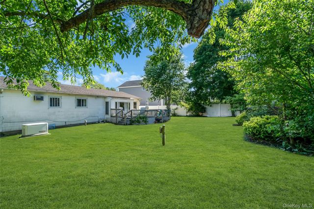 33 Cameo Road, Commack, NY 11725