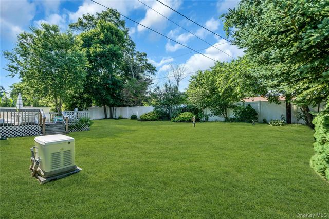 33 Cameo Road, Commack, NY 11725
